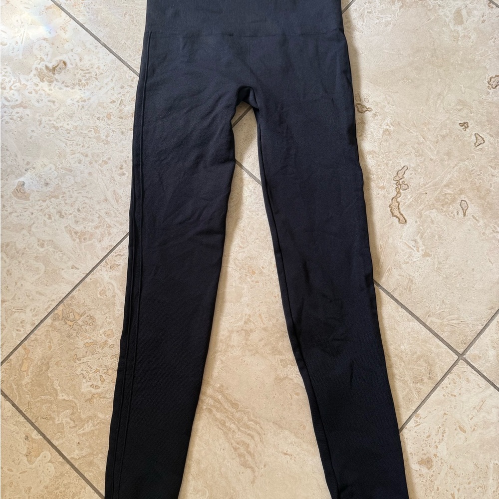 SPANX Black Leggings Size Medium – Side Seam Detail
